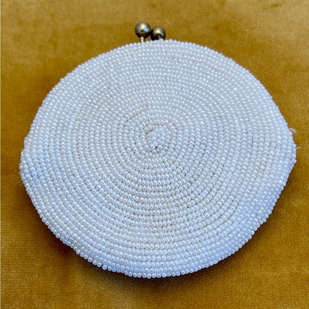 Vintage Dellil Daisy Beaded Coin Purse - Picture 2 of 4